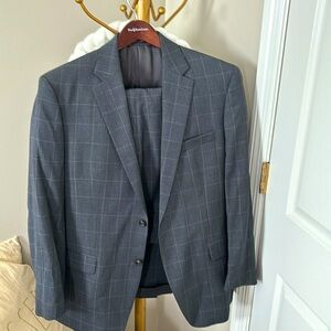 1990s vintage Ralph Lauren gray windowpane pleated  suit. NWOT 34x32/42reg jkt